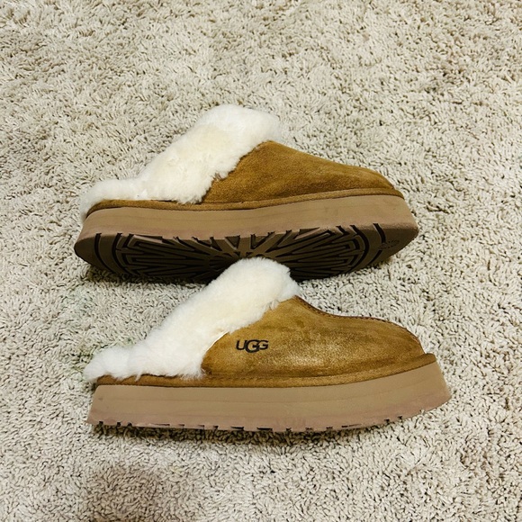 Uggs - Picture 5 of 8